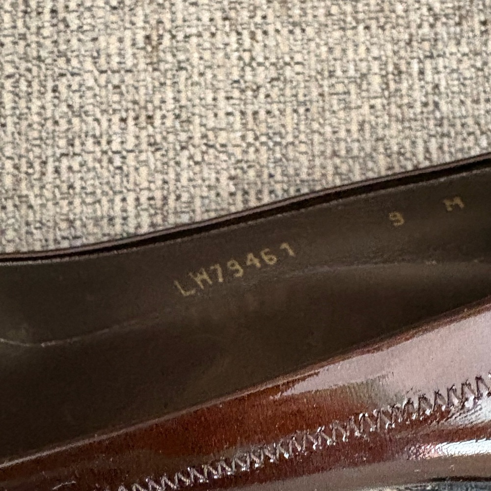 Stuart Weitzman Women’s Logo Plainfield Pump Shoes - Picture 4 of 9